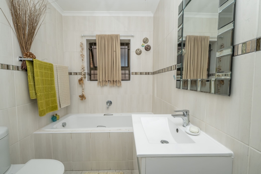 3 Bedroom Property for Sale in De Oude Spruit Western Cape